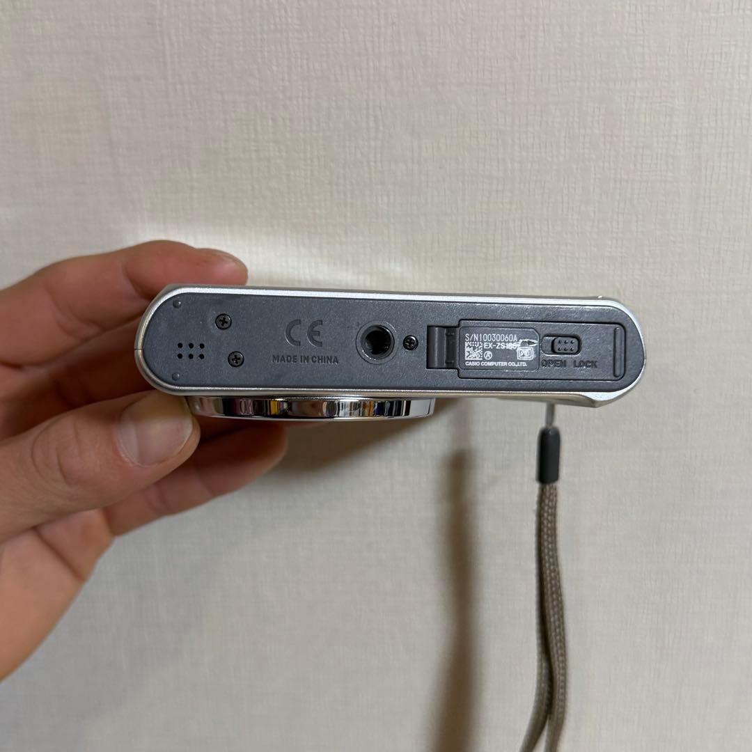 CASIO EXILIM EX-ZS210 シルバー　デジタルカメラ