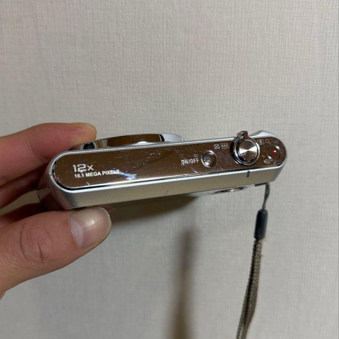 CASIO EXILIM EX-ZS210 シルバー　デジタルカメラ