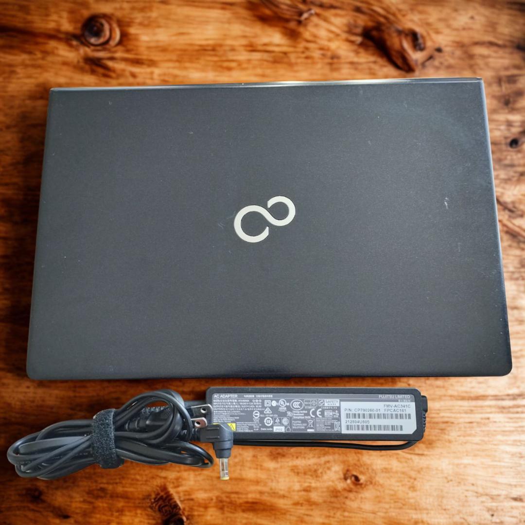 富士通 Core i5 第8世代 8GB Win11Pro カメラ内蔵 搭載