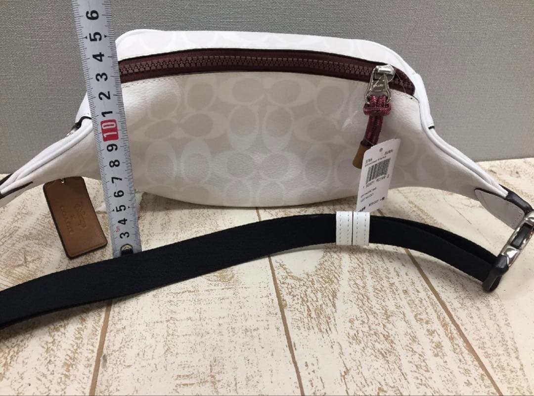COACH コーチ　新品未使用品　タグ付き　ミッキーパッチ ボディバッグ