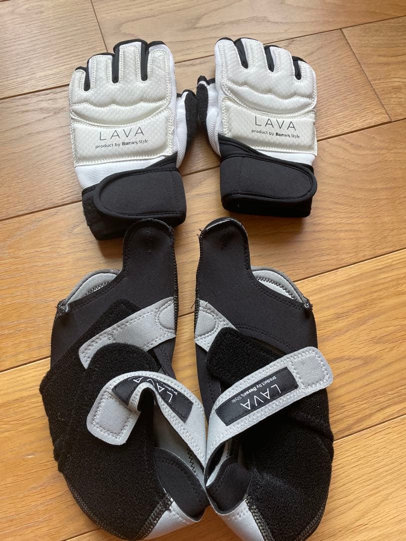 LAVA ボクシンググローブ Mサイズ ホワイト/ブラック