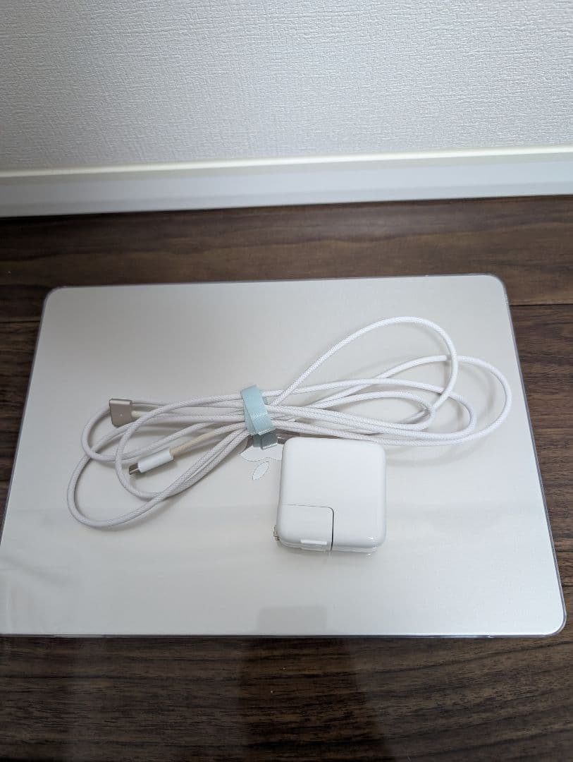 Apple MacBook AIR2022年　8ギガ 超美品