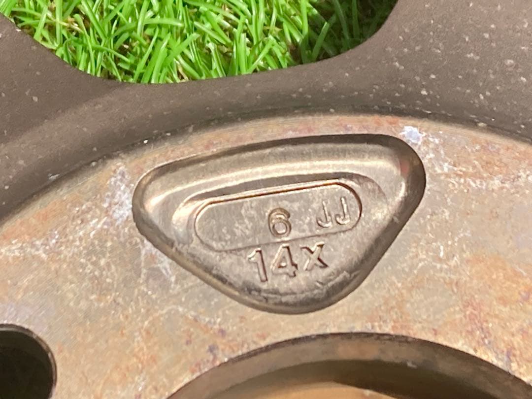 AZ-1のフロントで使用 RAYS TE37 14インチ6J114.3ホイール