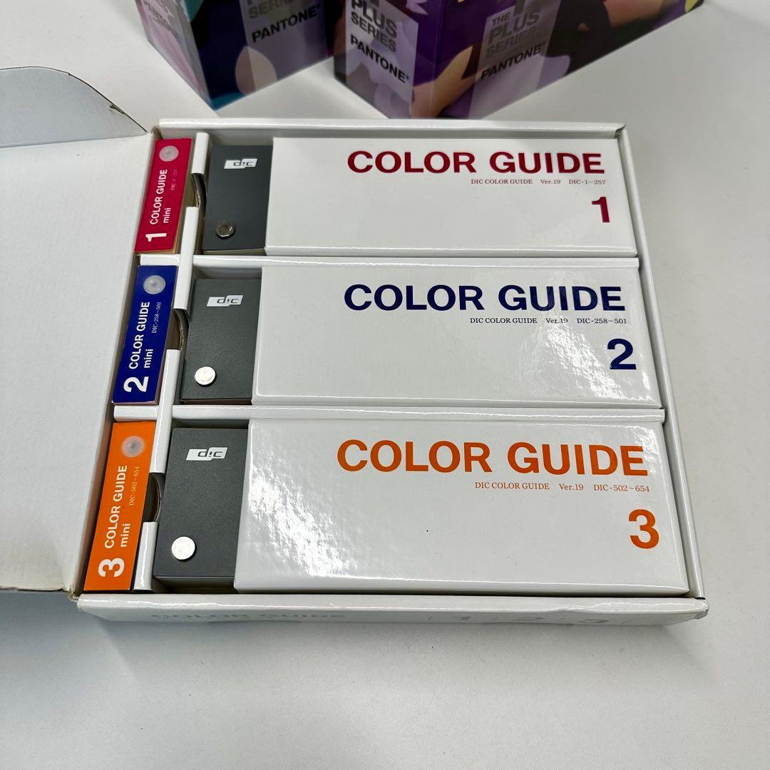 春*原様 PANTONE SOLID CHIPS + DIC 色見本張　デザイナ