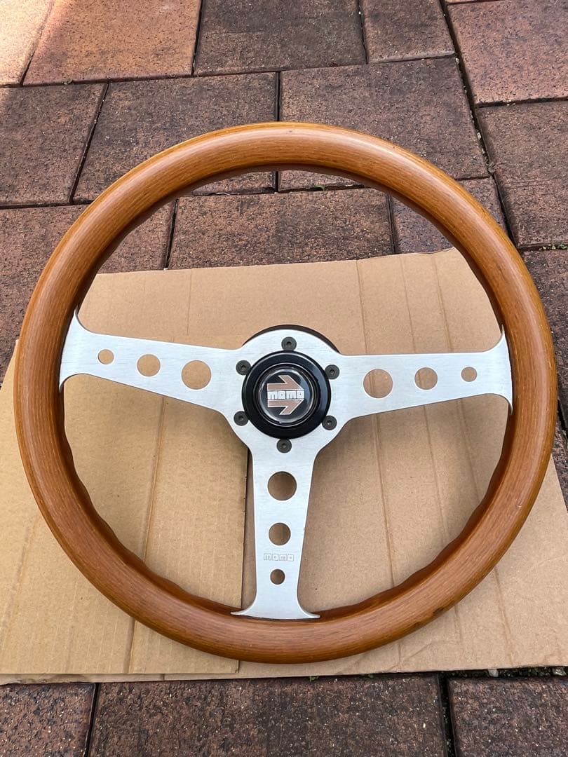 三本スポーク ステアリングホイール