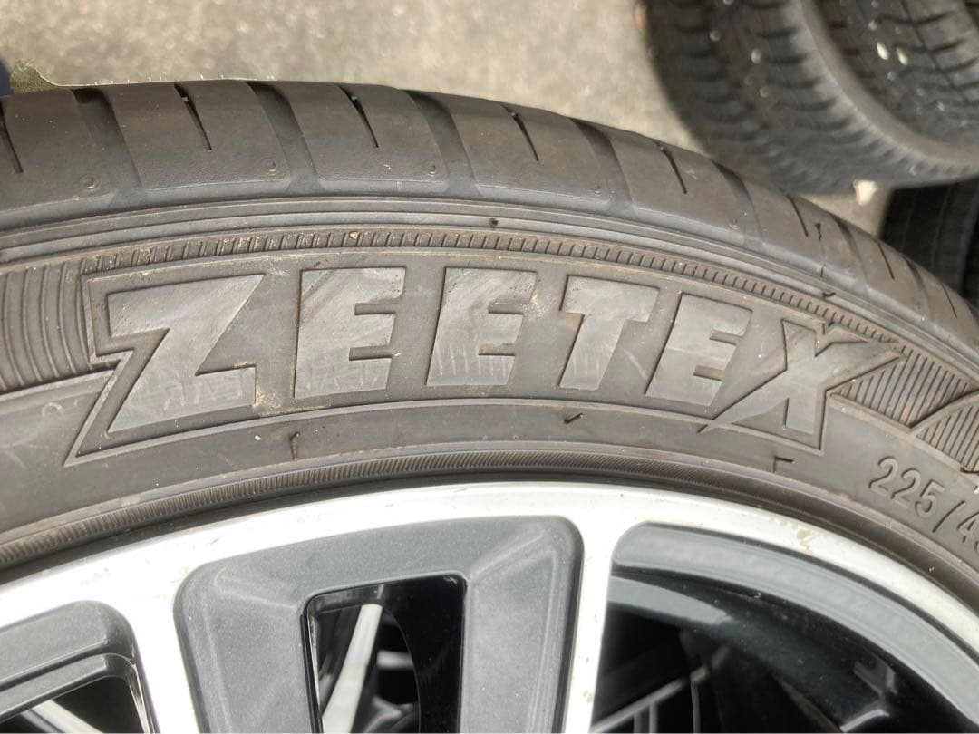 タイヤバリ山！美品！LAFFITE 18インチアルミ　225/45R18