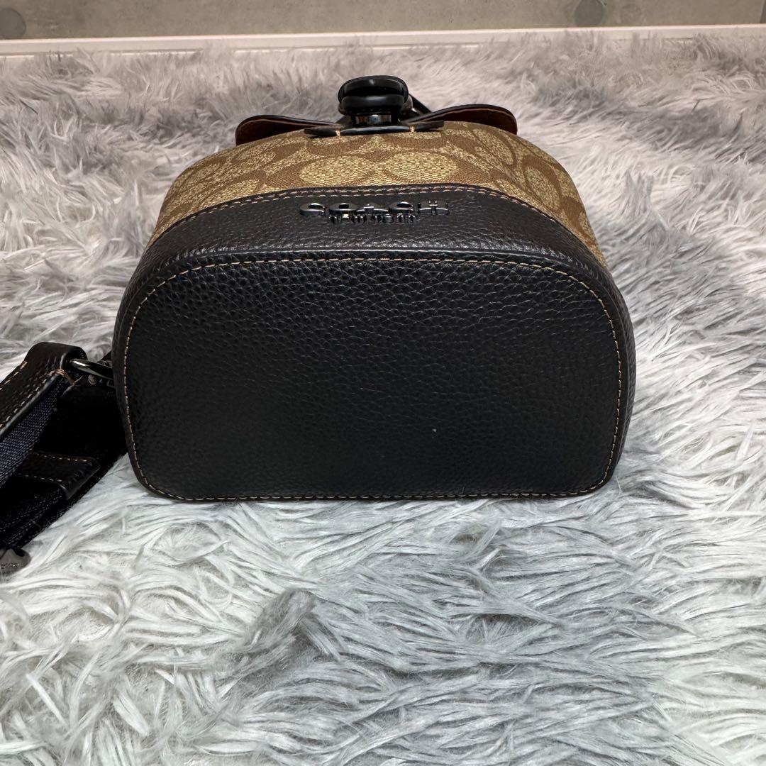 美品 コーチ ショルダーバッグ ボディバッグ クロスボディ 斜め掛け メンズ