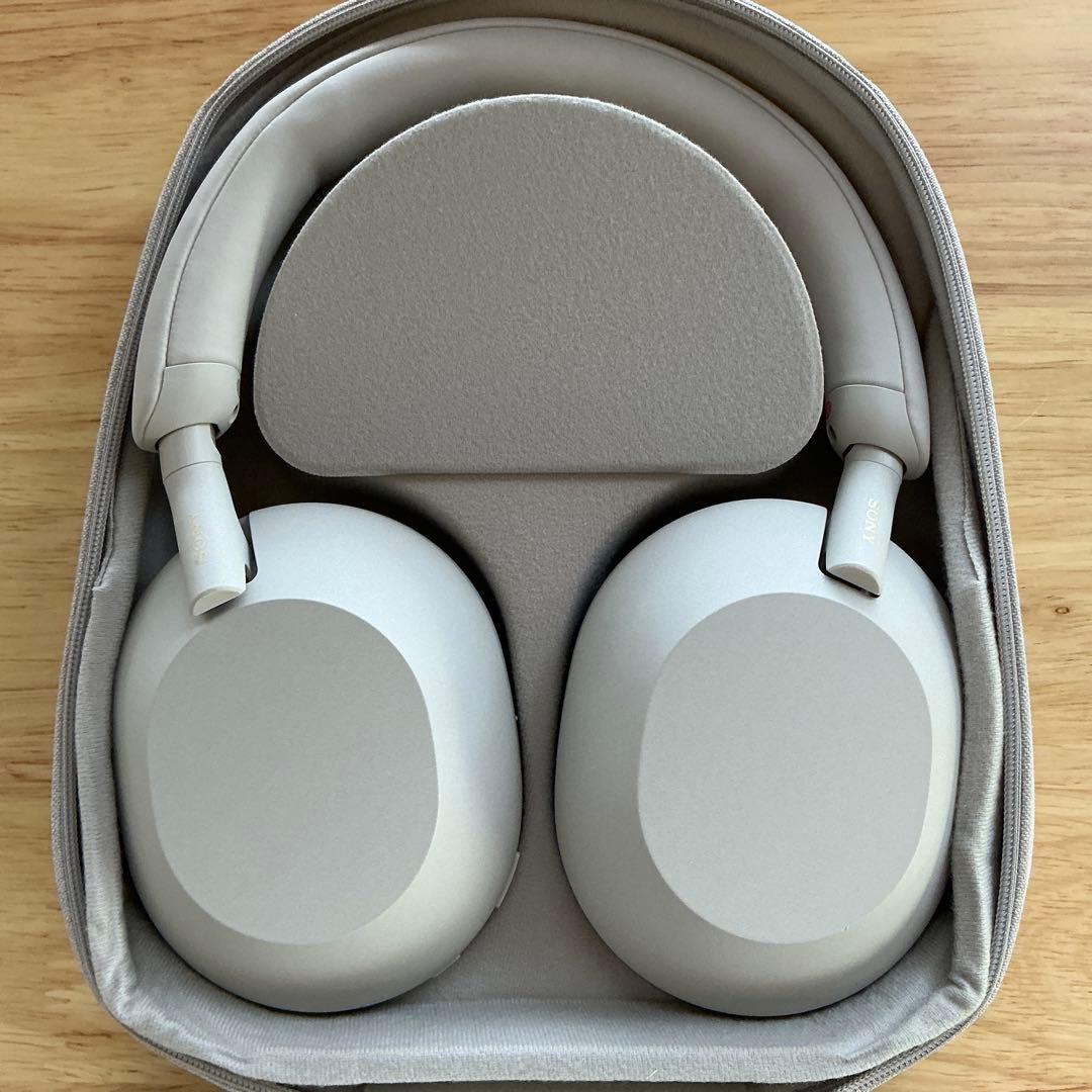 ワイヤレスヘッドホン　Sony WH-1000XM5