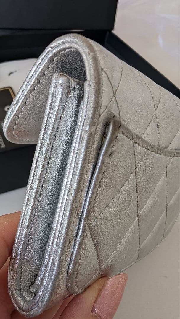 CHANEL シャネル メタリックシルバー キルティング 財布 カード 名刺