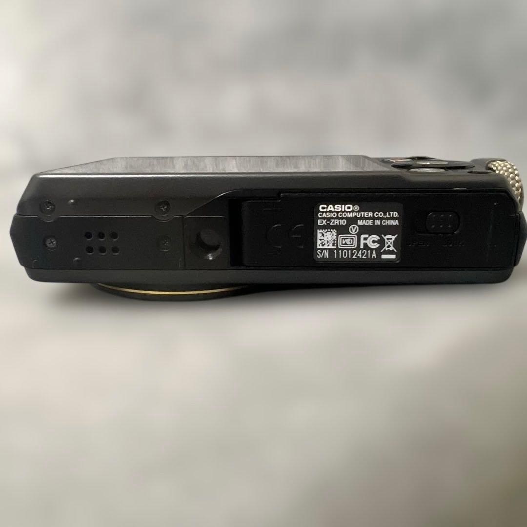 デジタルカメラ CASIO EXILIM EX-ZR10