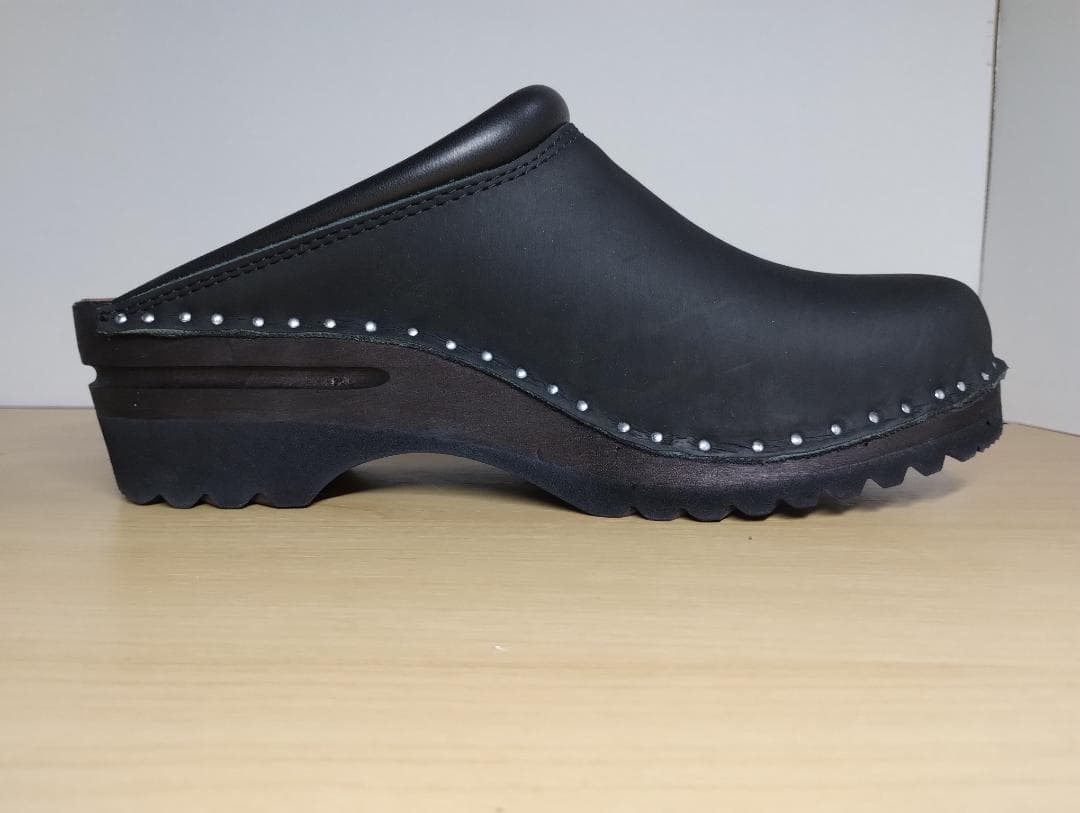 サボ トロエントープ TROENTORP 黒 レザー クロッグサンダル スタッズ