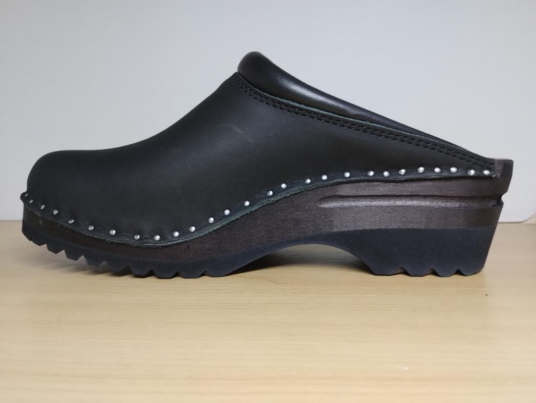 サボ トロエントープ TROENTORP 黒 レザー クロッグサンダル スタッズ