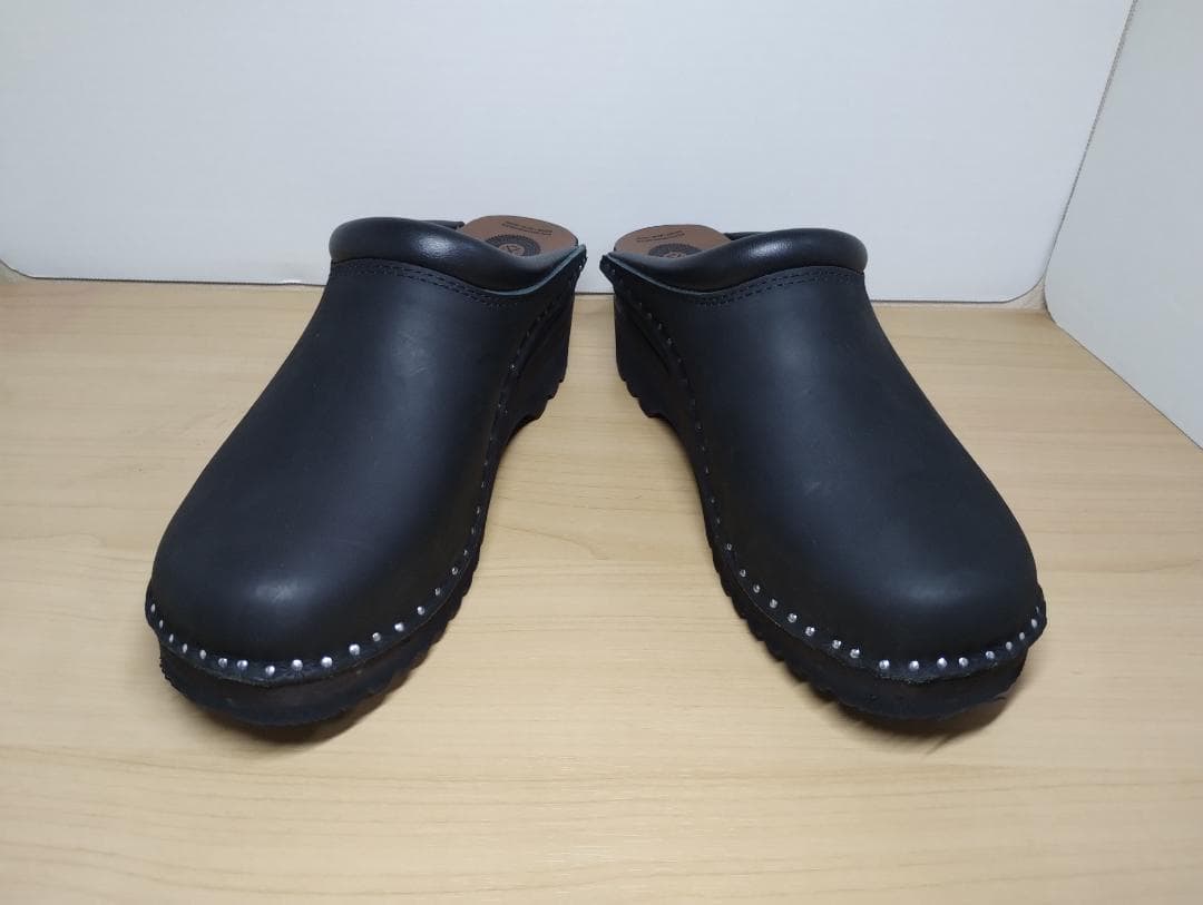 サボ トロエントープ TROENTORP 黒 レザー クロッグサンダル スタッズ