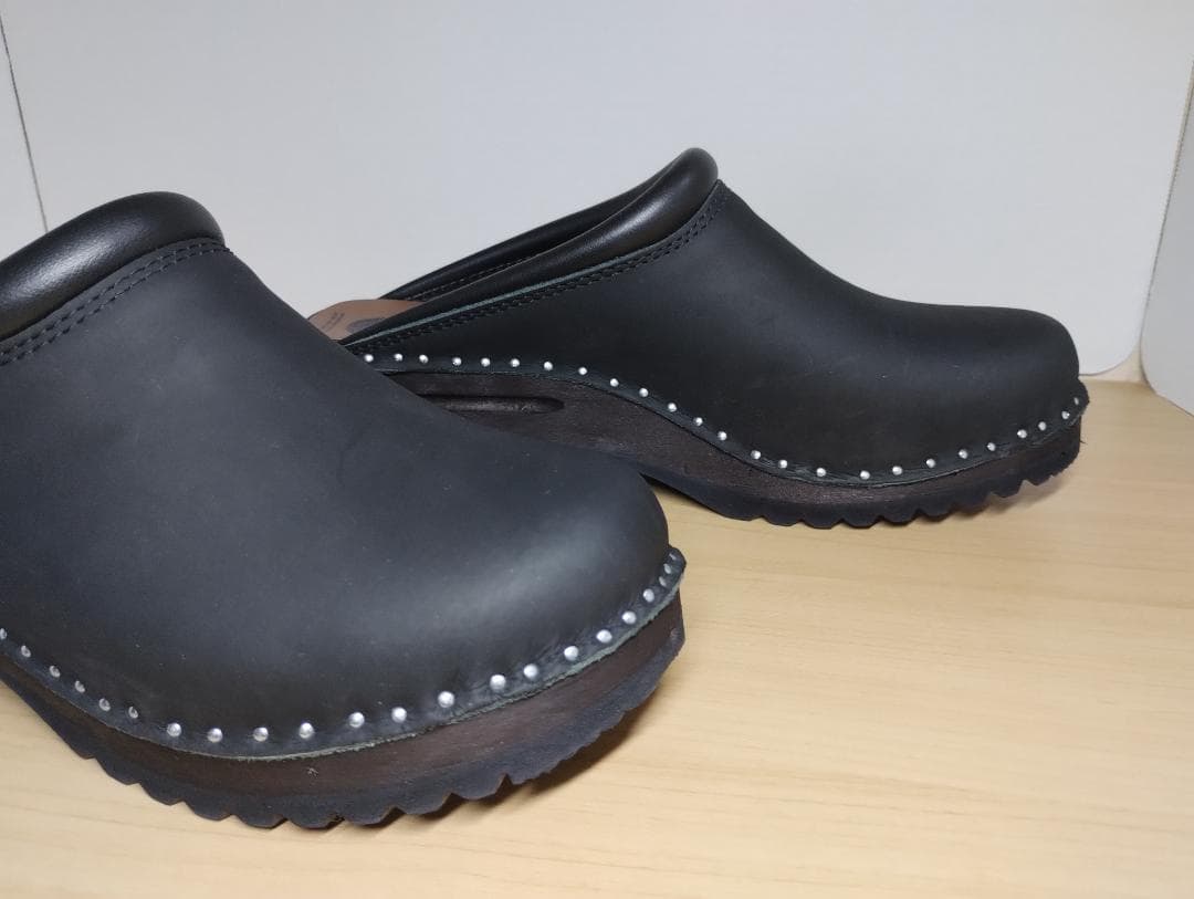 サボ トロエントープ TROENTORP 黒 レザー クロッグサンダル スタッズ