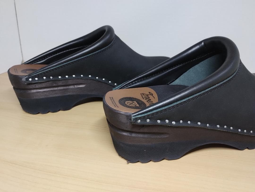 サボ トロエントープ TROENTORP 黒 レザー クロッグサンダル スタッズ