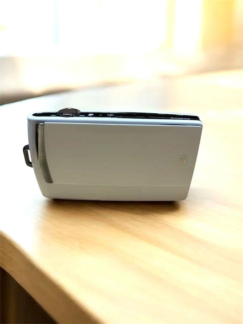 富士フィルムFINEPIX Z 1000EXRホワイト 美品　充電器有り