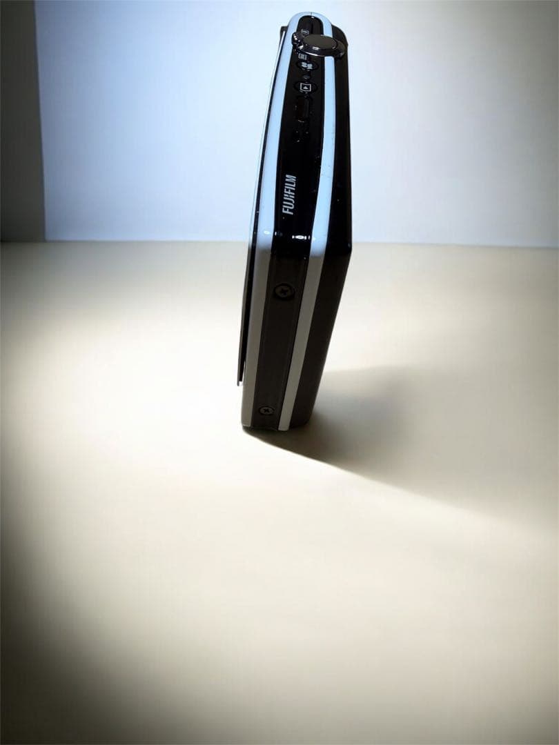 富士フィルムFINEPIX Z 1000EXRホワイト 美品　充電器有り