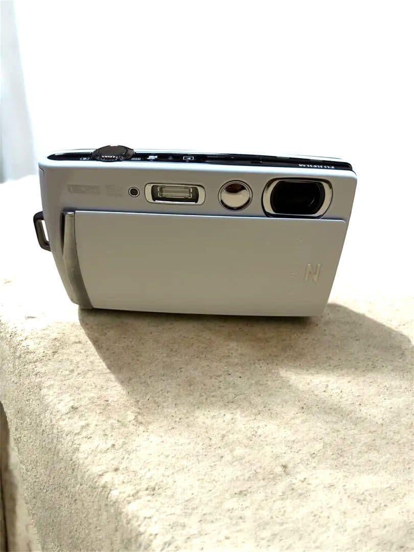 富士フィルムFINEPIX Z 1000EXRホワイト 美品　充電器有り