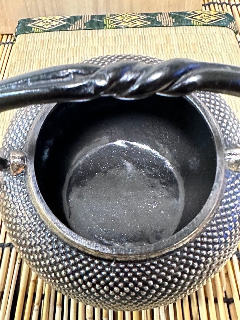 未使用品　南部岩鋳三代目清末造　０.３型アラレ 砂鉄急須　和銑　南部鉄瓶