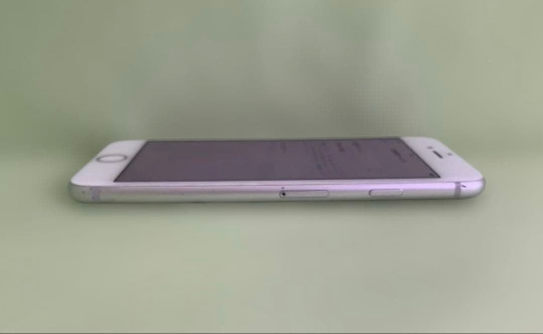 iPhone8 64GBホワイト