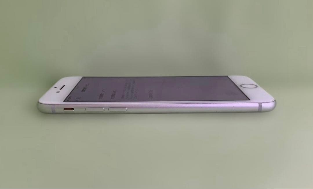 iPhone8 64GBホワイト