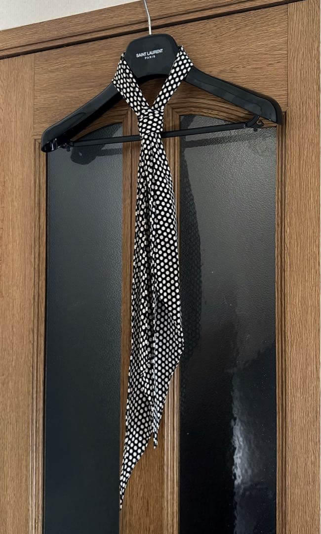 saint laulent クラヴァット　黒×白