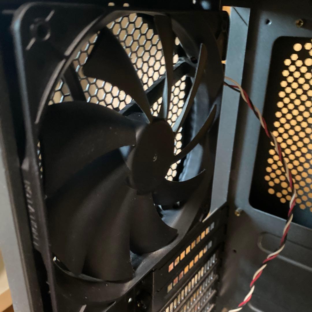 In Win GRone Grey PCケース