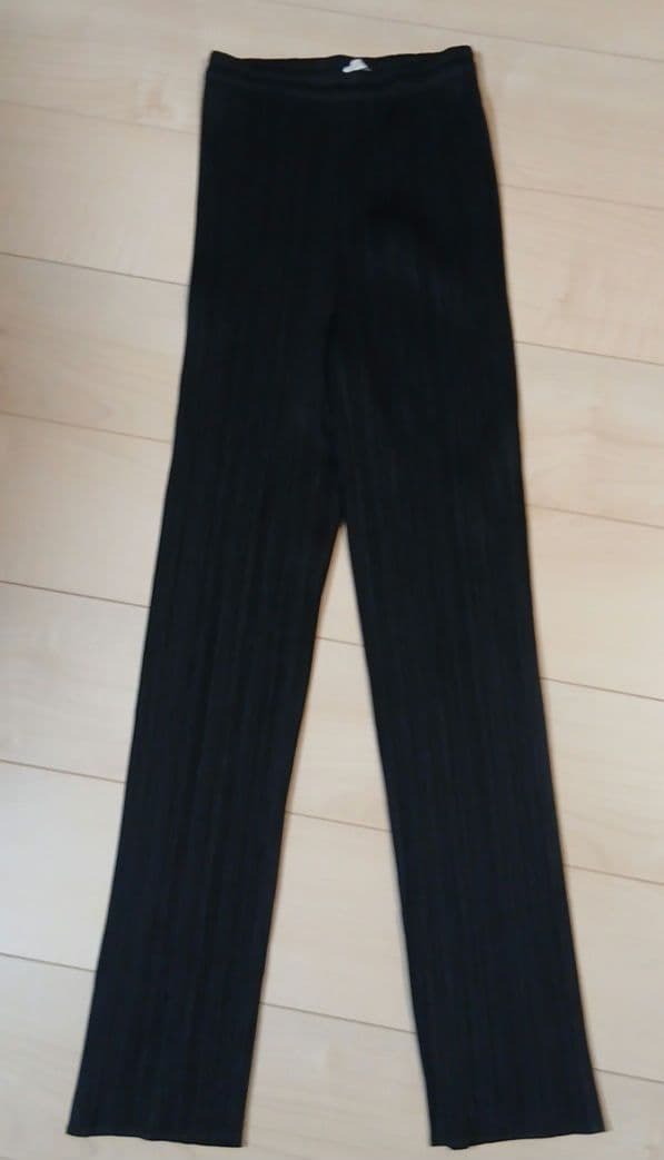 プリーツプリーズ　スリムパンツ
