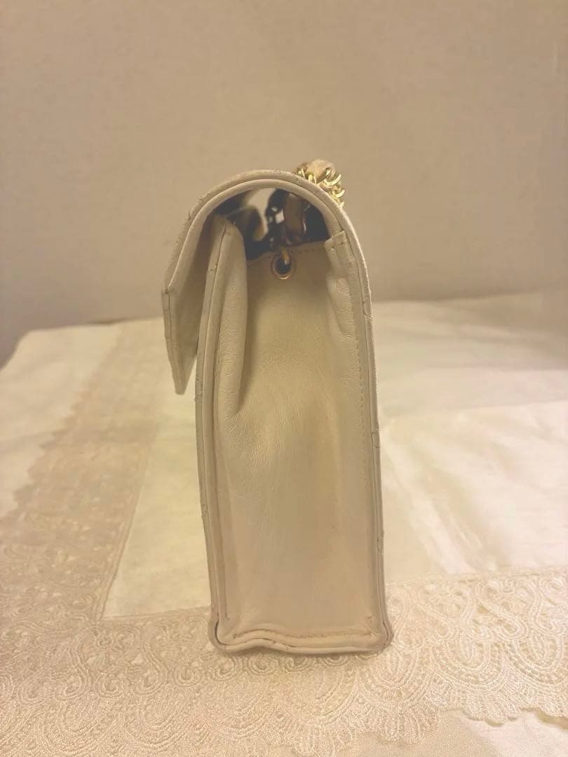 CHANEL（シャネル）のヴィンテージショルダーバッグ、ホワイトラムスキン