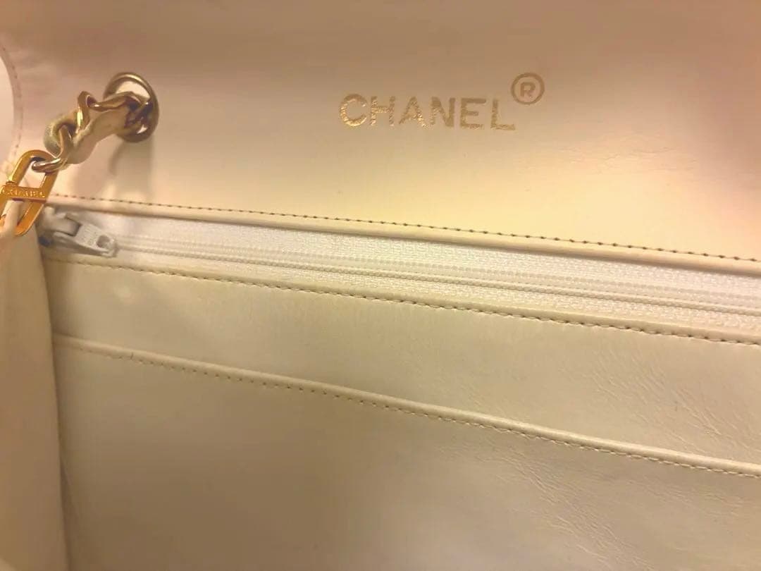 CHANEL（シャネル）のヴィンテージショルダーバッグ、ホワイトラムスキン