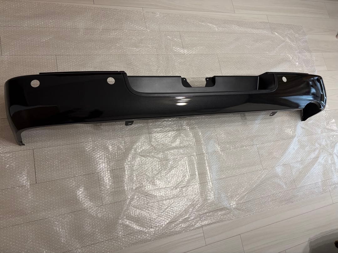 TOYOTAハイエース　純正リアバンパー ブラック　新車外し