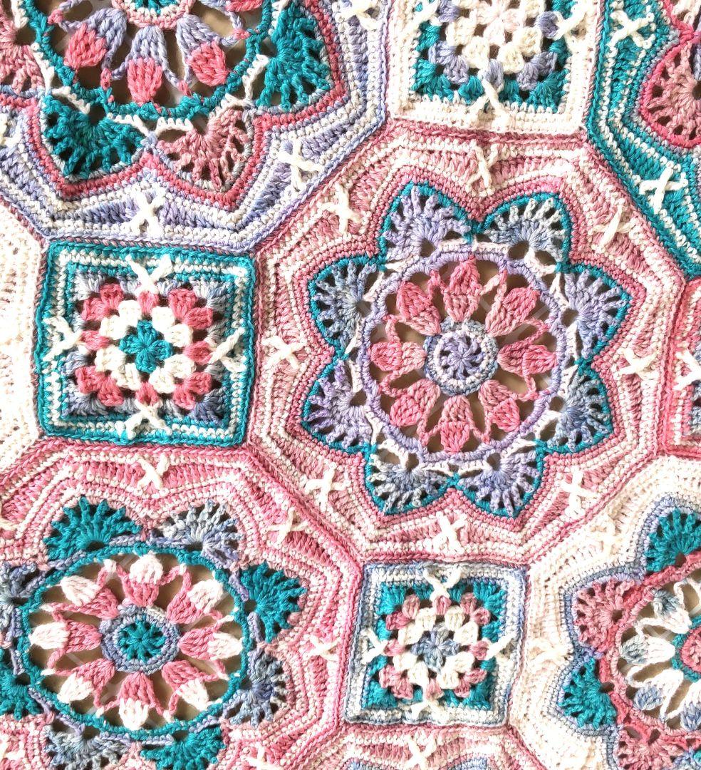 C427　手編みマルチカバー　ブランケット　モチーフ編み　モチーフ繋ぎ　大判