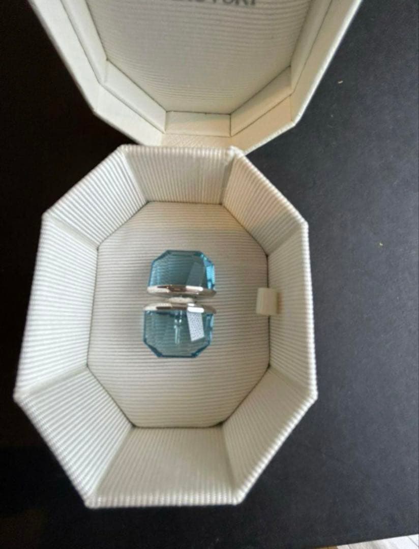 スワロフスキー　Lucent 片耳用 ピアス swarovski