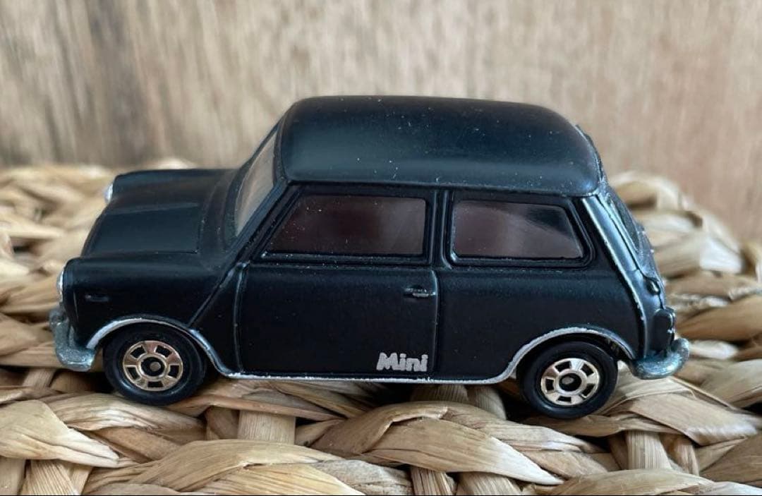 〈トミカ〉F8 ミニクーパー 丸栄特注 艶消黒 (日本製)