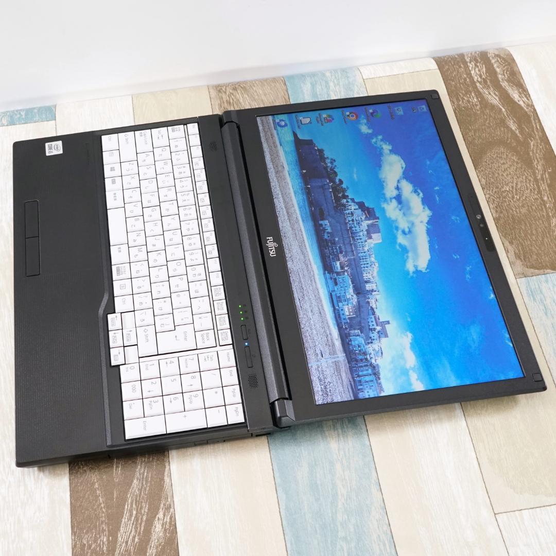 メモリ増設可✨美品の２０２１年製✨第１０世代コアｉ５に高性能ＳＳＤ＆１６Ｇメモリ