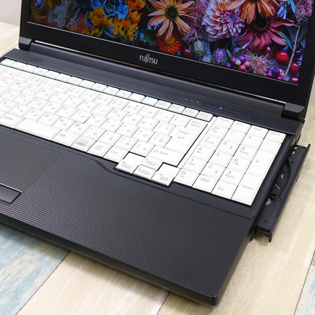 メモリ増設可✨美品の２０２１年製✨第１０世代コアｉ５に高性能ＳＳＤ＆１６Ｇメモリ