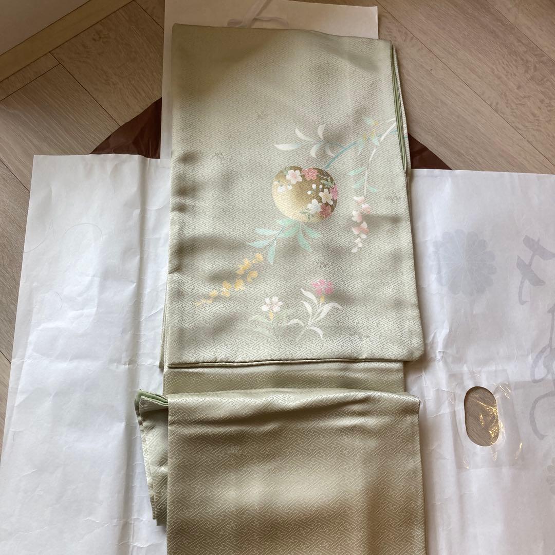 薄緑色 付け下げ　手書き友禅　金糸使い　花柄　正絹
