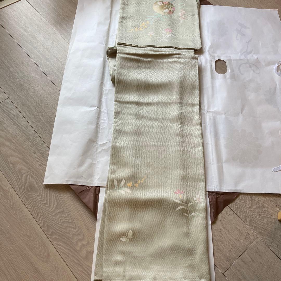 薄緑色 付け下げ　手書き友禅　金糸使い　花柄　正絹