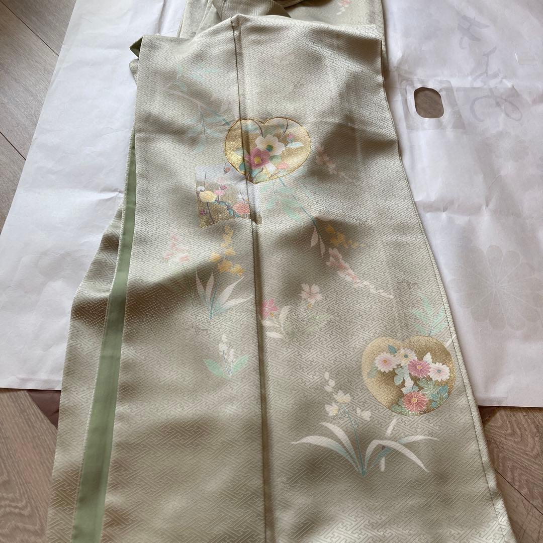 薄緑色 付け下げ　手書き友禅　金糸使い　花柄　正絹