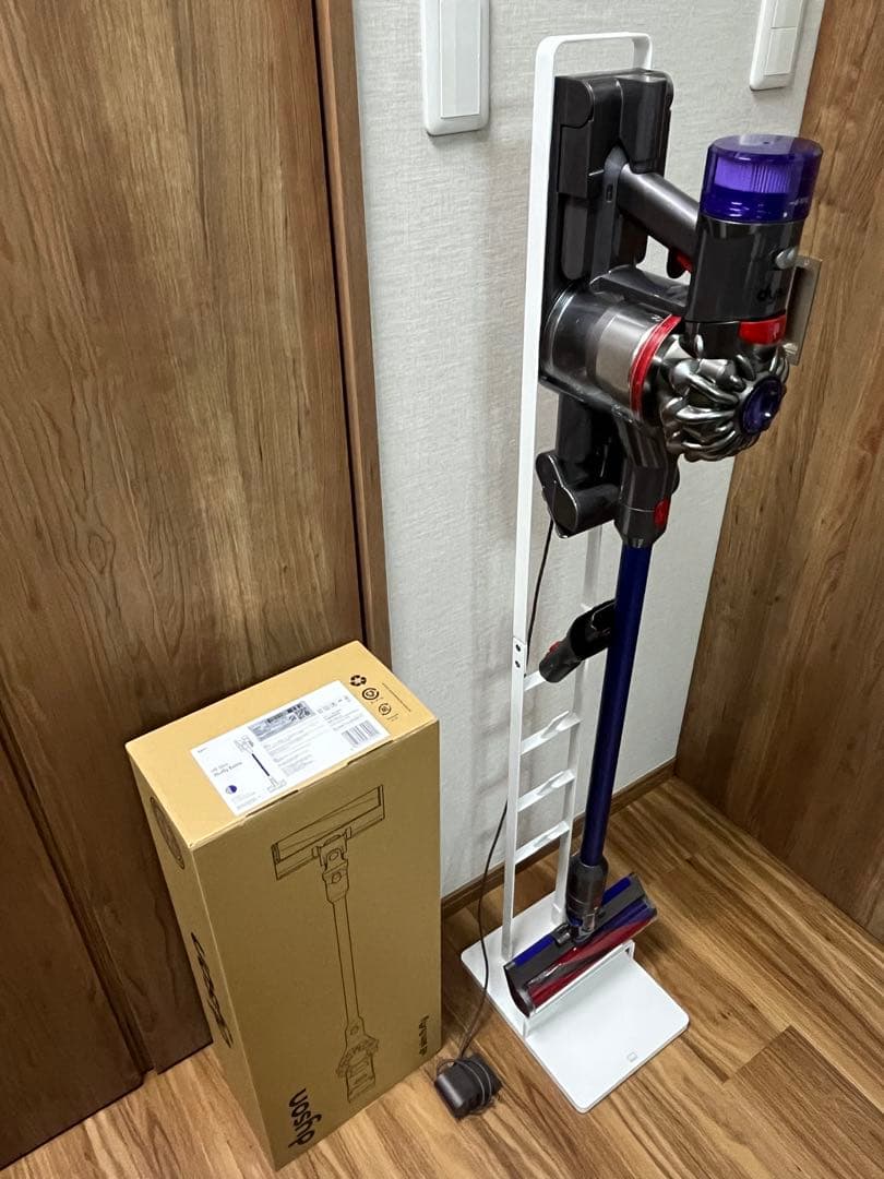 美品【スタンド付】Dyson V8 Slim Fluffy Extra【送料込】