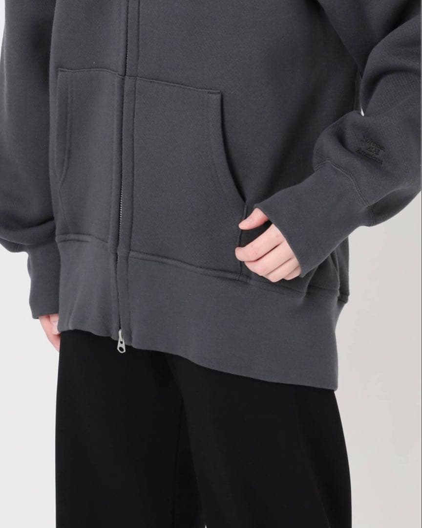 【新品未使用タグ付き】AMERICANA ワイドフルジップフーディー/ブラックC