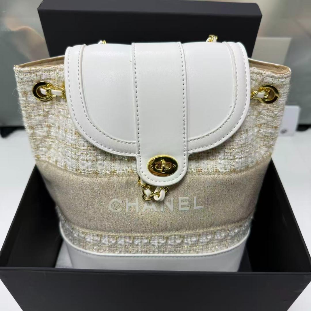 ホワイト ハンドバッグ ゴールドチェーン