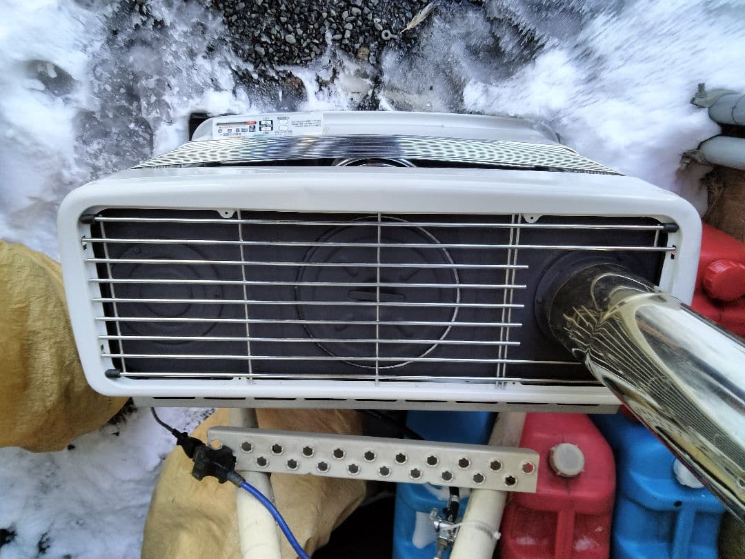 引き取り及び近郊配達限定出品！札幌発コロナ煙突式石油ストーブ2018年式中古品