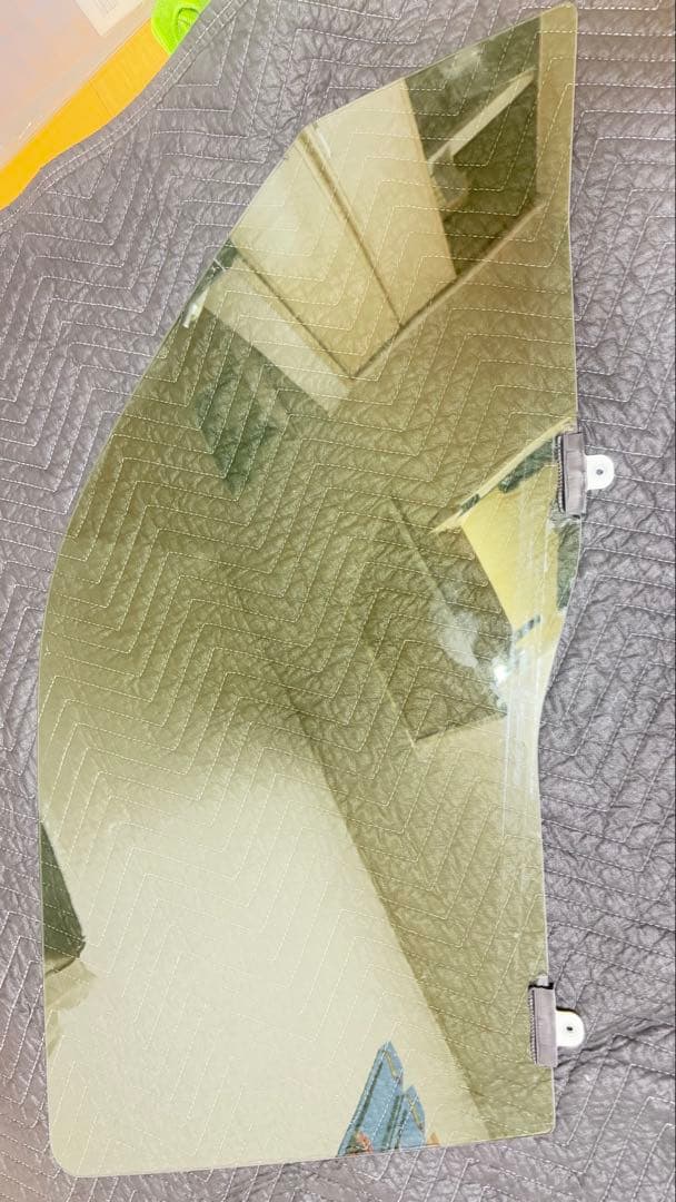 ジ*モ様 ハイエース　純正　サイド　ガラス