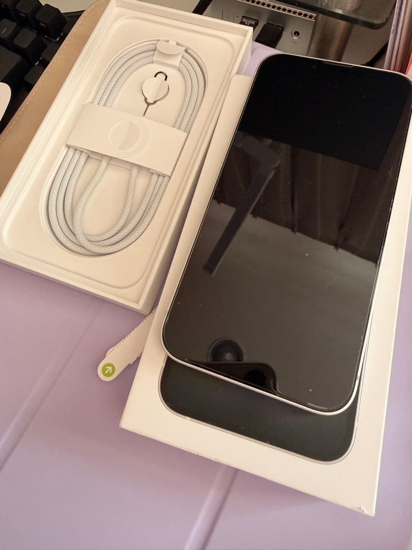 Apple iPhone 16e ホワイト 本体