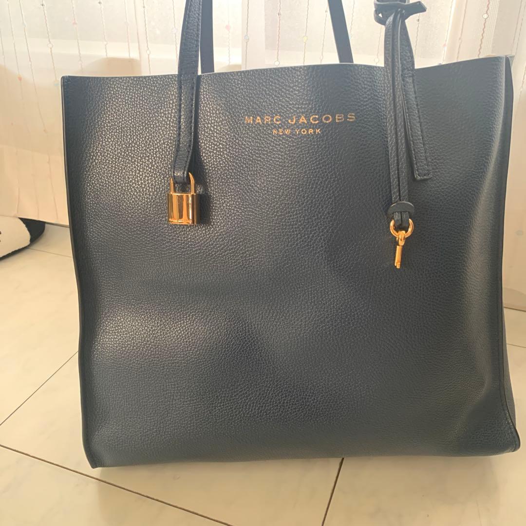 美品MARC JACOBS ネイビー トートバッグ　軽い　ほぼ未使用
