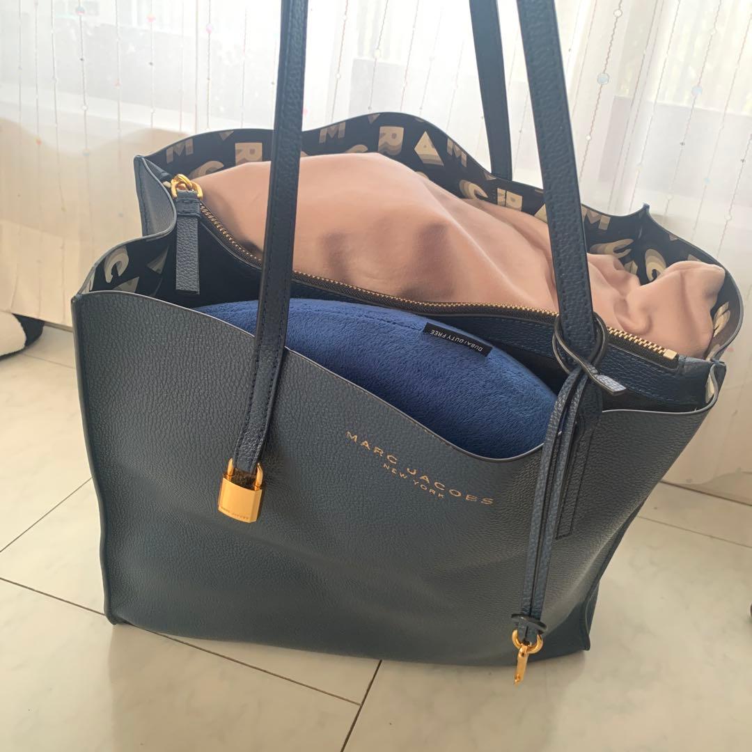 美品MARC JACOBS ネイビー トートバッグ　軽い　ほぼ未使用