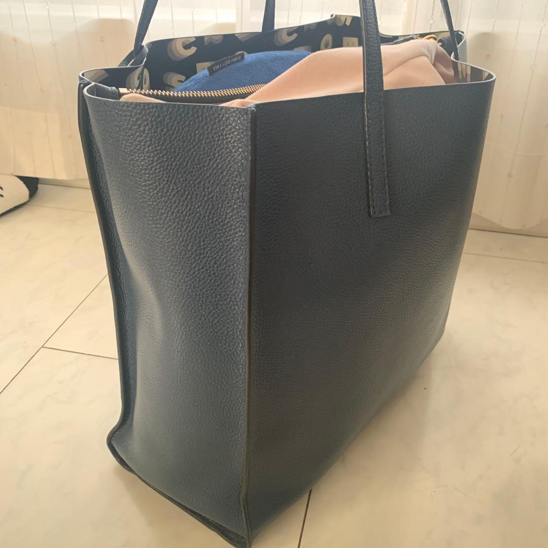 美品MARC JACOBS ネイビー トートバッグ　軽い　ほぼ未使用