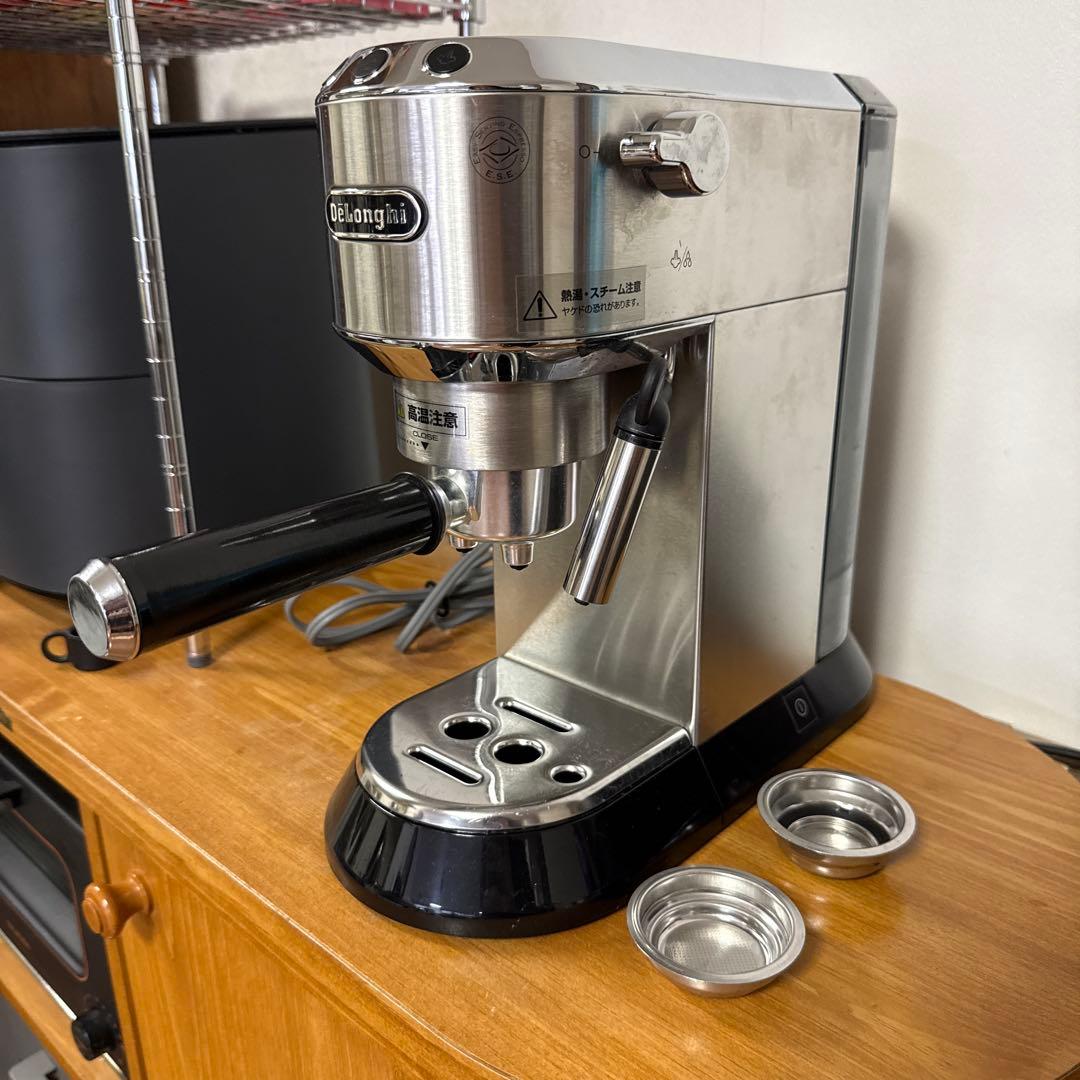 De'Longhi デディカ　エスプレッソマシン 本体