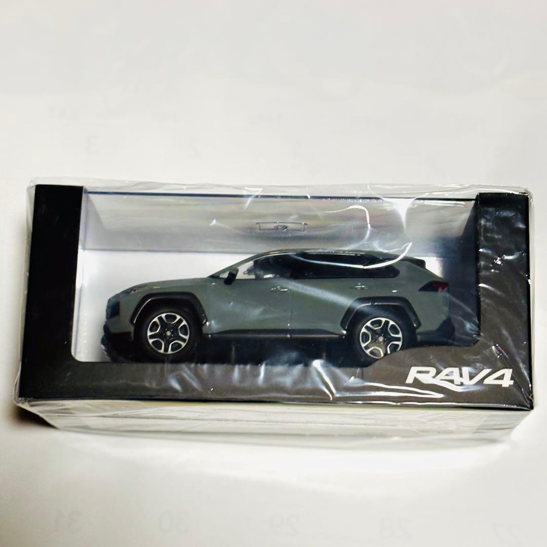 トヨタ RAV4 1/30 ミニカー アーバンカーキ 新品 未開封（前モデル）